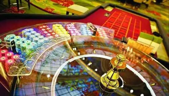 Màn hình slot online và live casino 12win trên điện thoại
